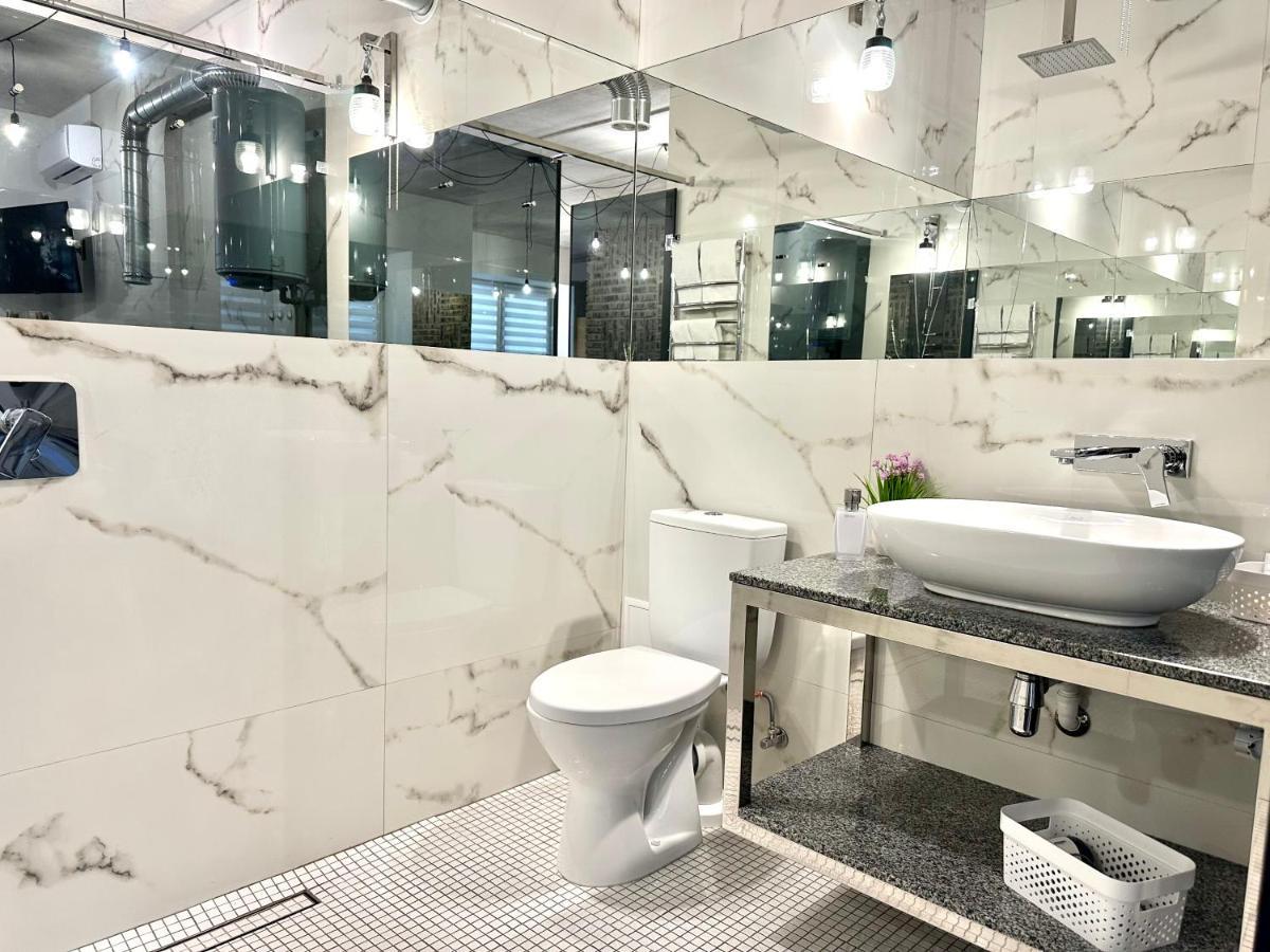 Designer Apartments In The City Center 리우네 외부 사진