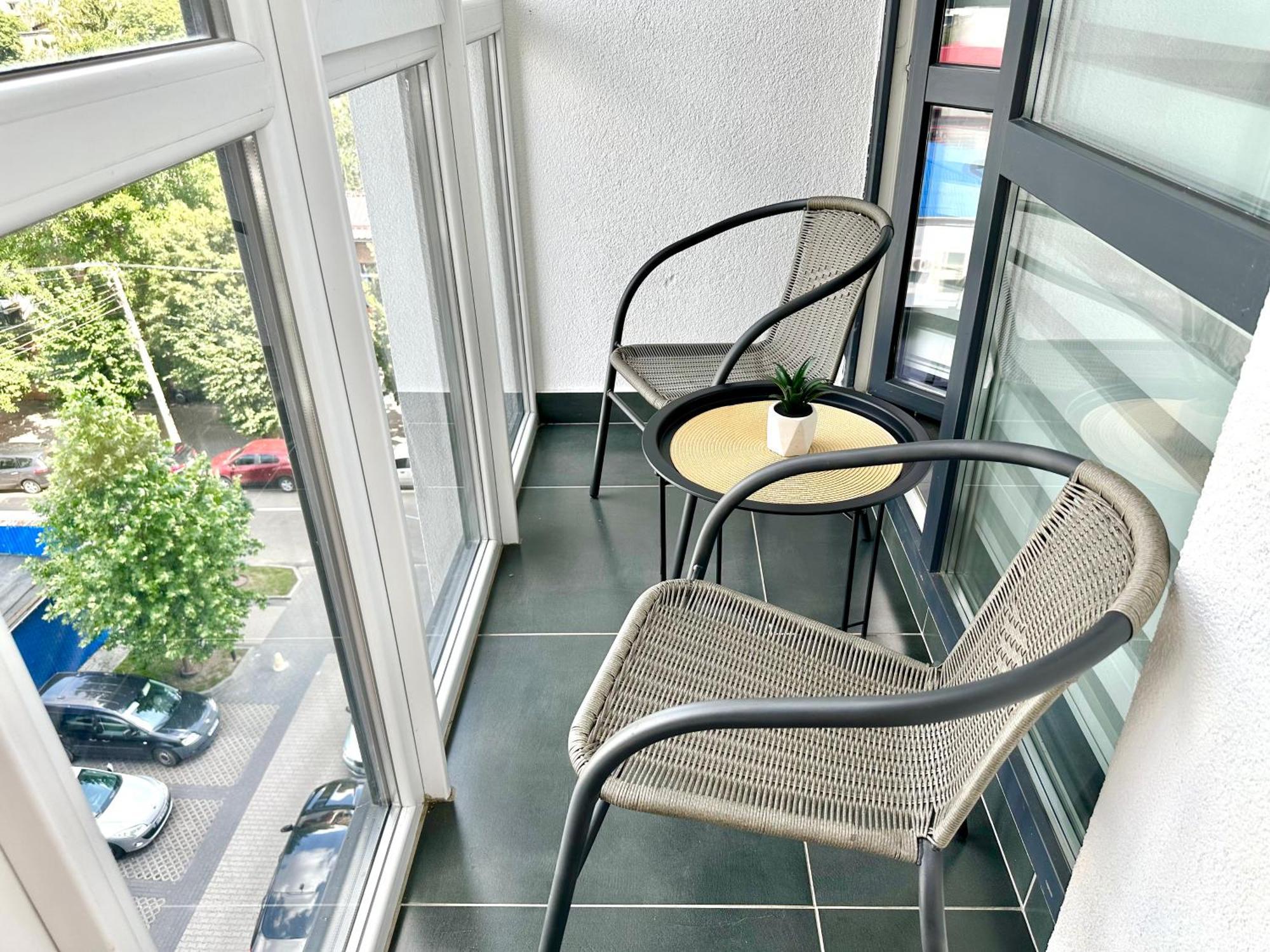 Designer Apartments In The City Center 리우네 외부 사진