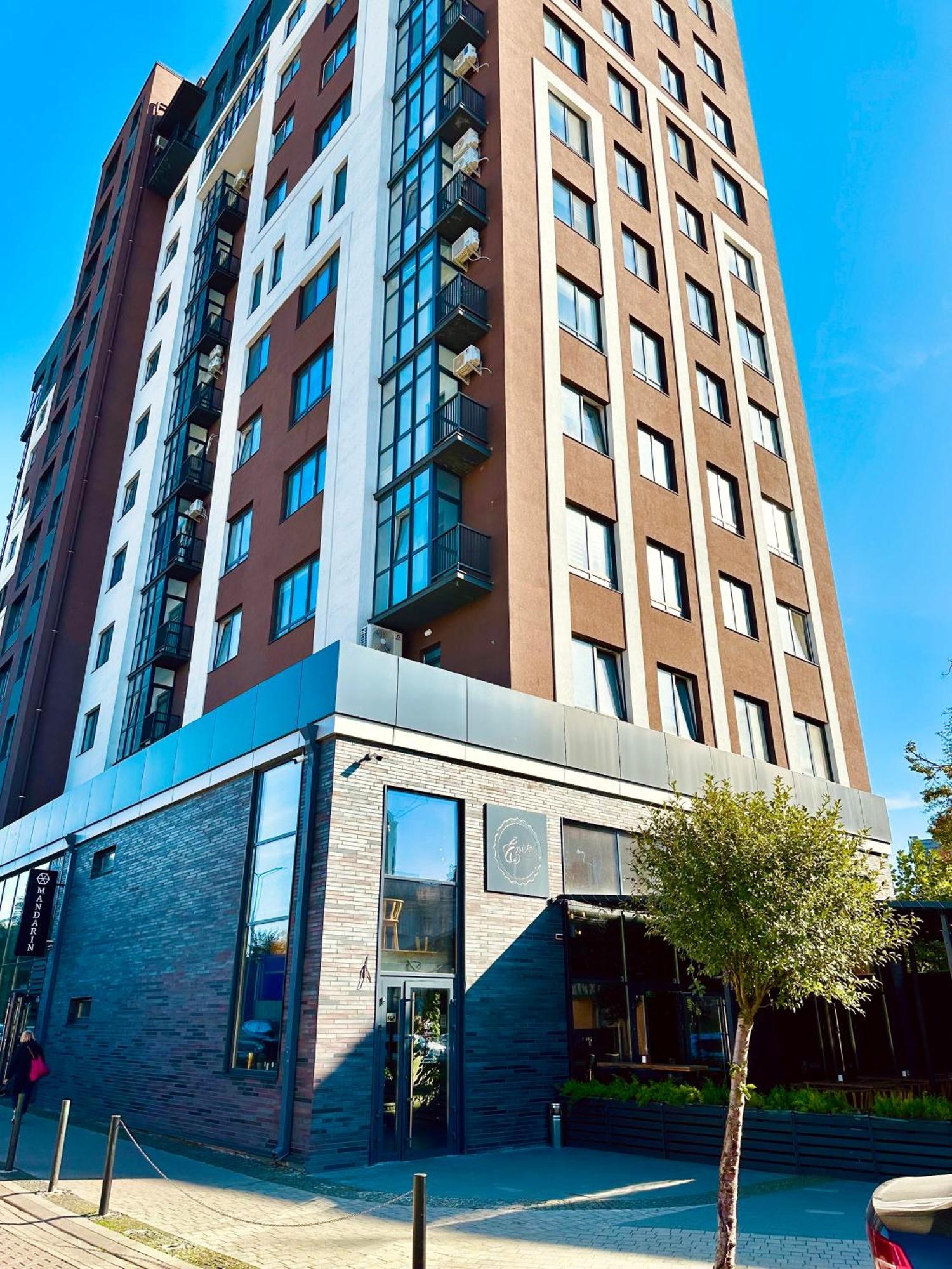 Designer Apartments In The City Center 리우네 외부 사진